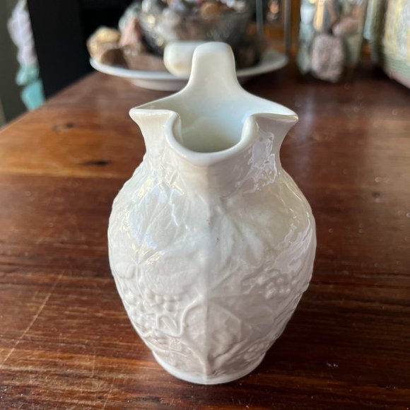 Wedgwood Of Etruria & Barlaton Grapes of Wrath cream pitcher - Picture 2 of 5